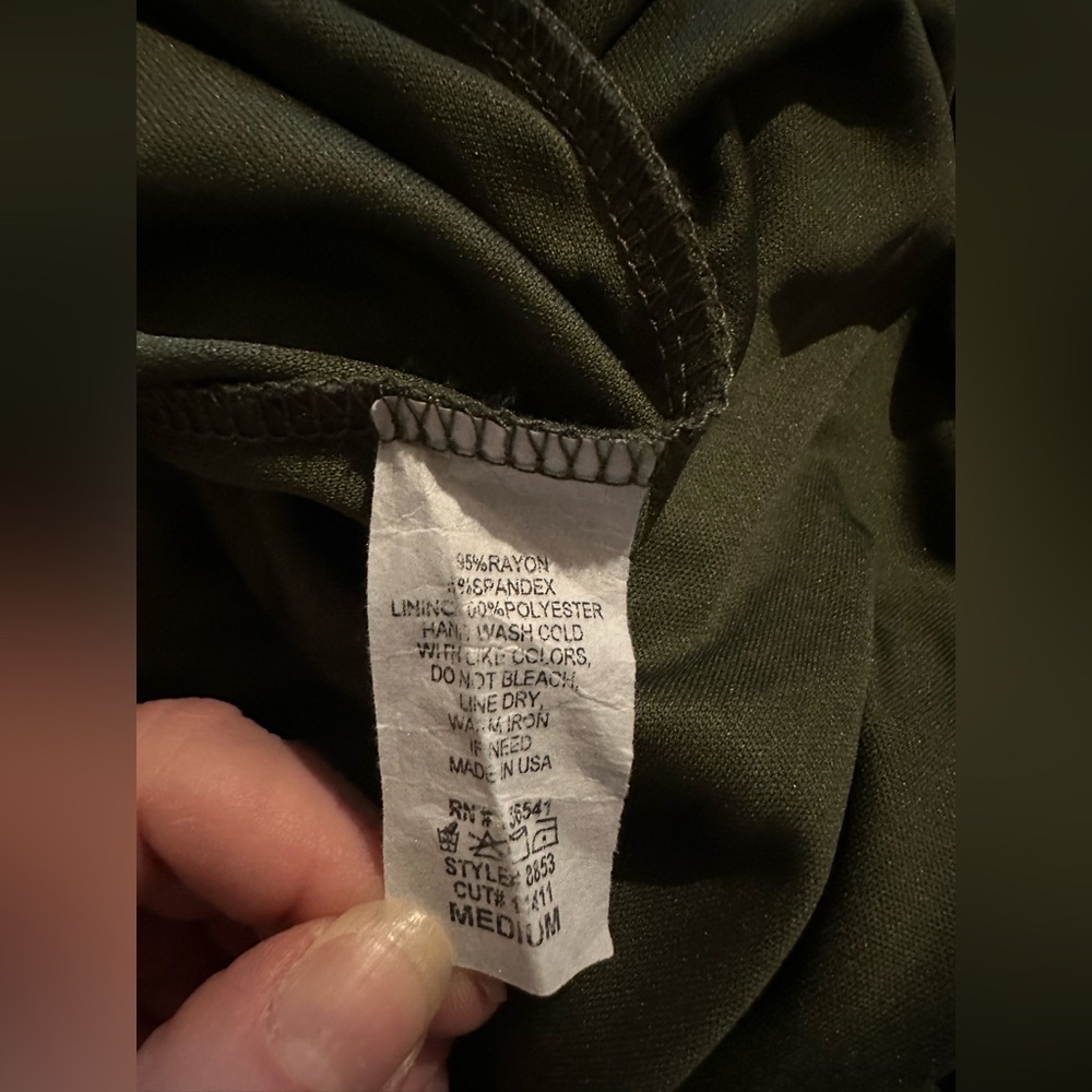 PinkBlush Women’s Long Green Dress Size Medium with  Lace Arms Key Hole back - Picture 10 of 13